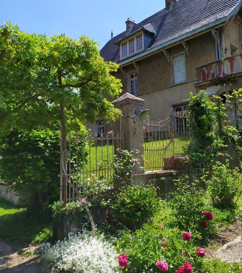 La Fee Des Eaux Bed & Breakfast Vernaison Exterior photo