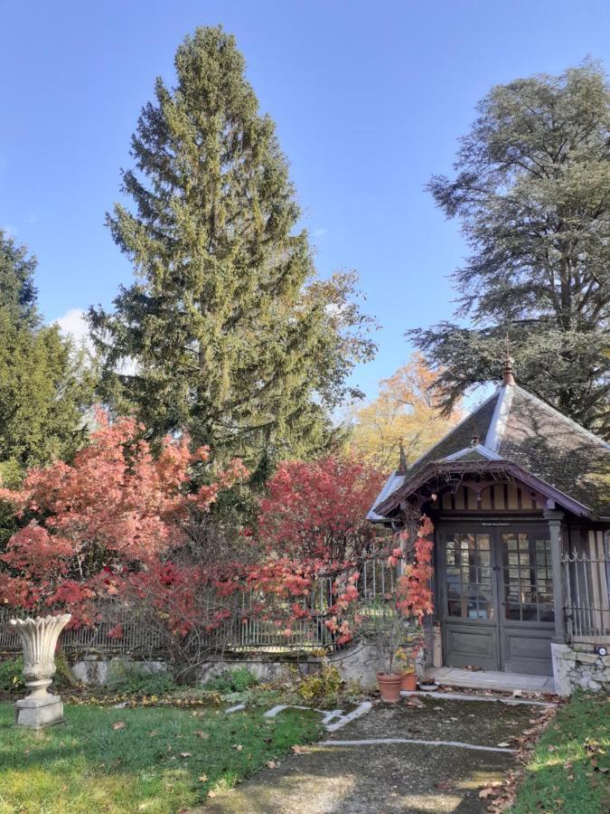 La Fee Des Eaux Bed & Breakfast Vernaison Exterior photo